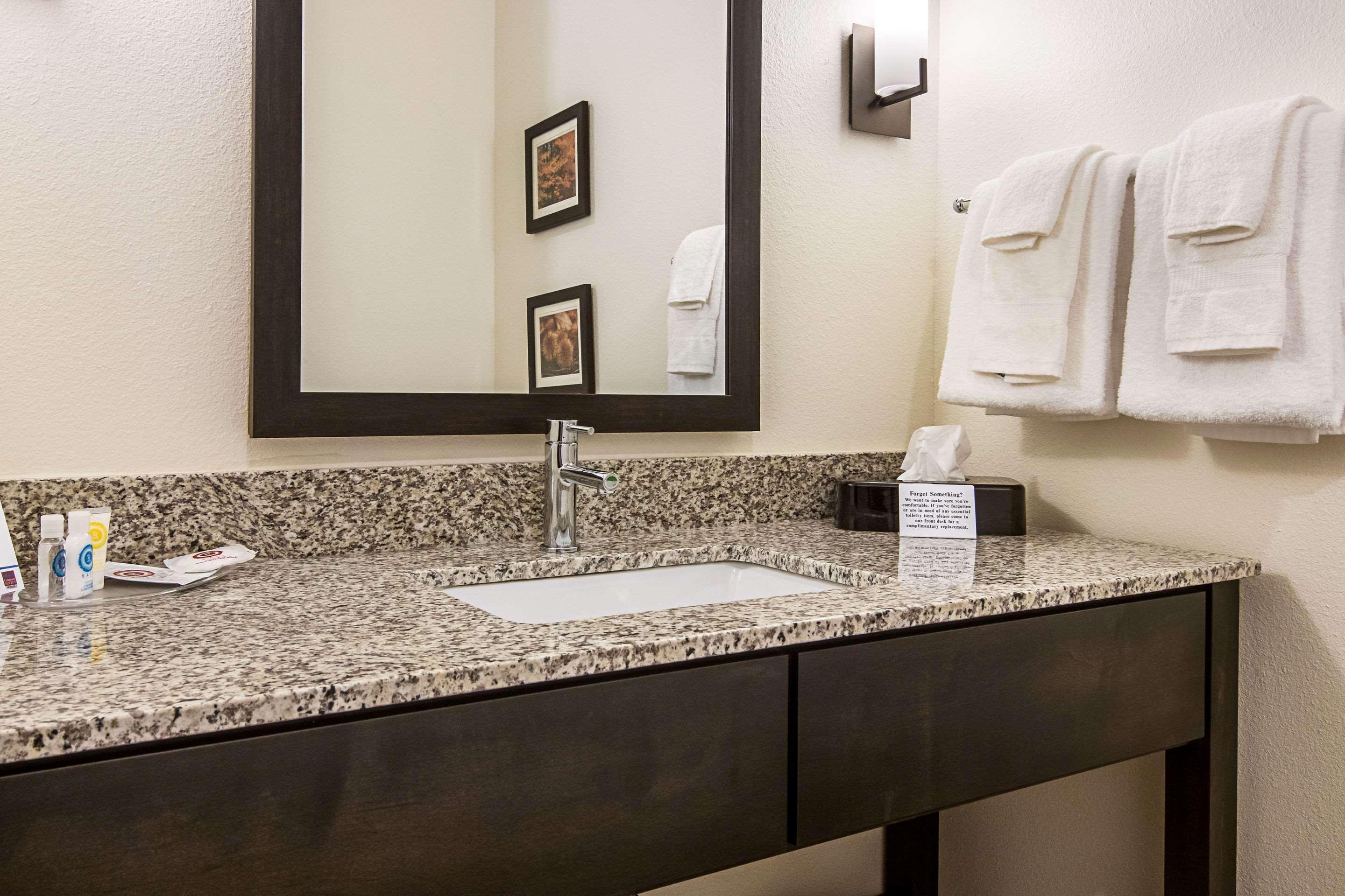 Comfort Suites Wooster Near University Campus Zewnętrze zdjęcie